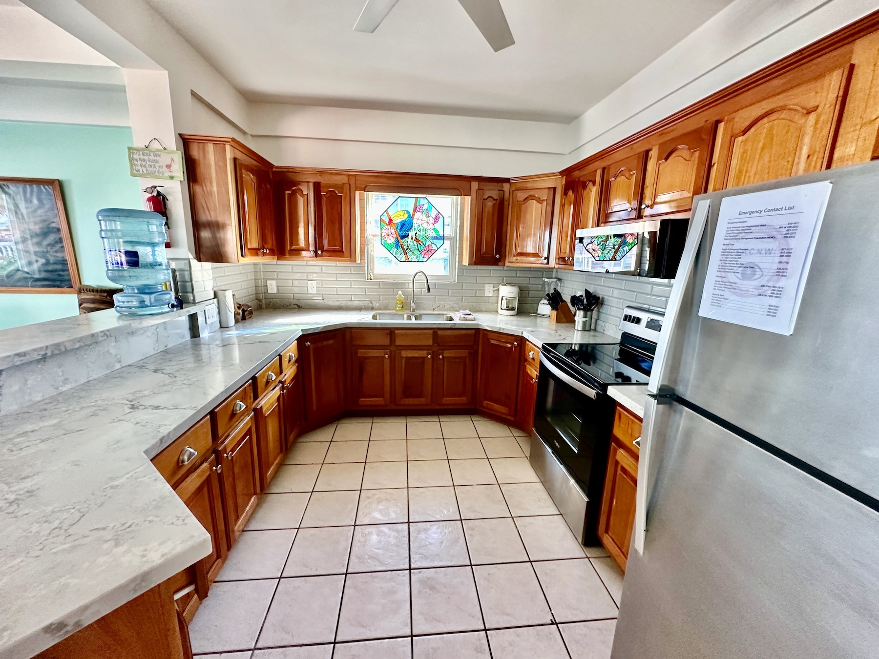 Full kitchen (no dishwasher)